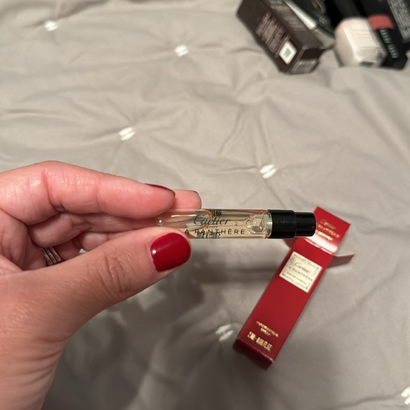 🎉HP🎉Cartier Le Panthere EDP - Picture 2 of 3